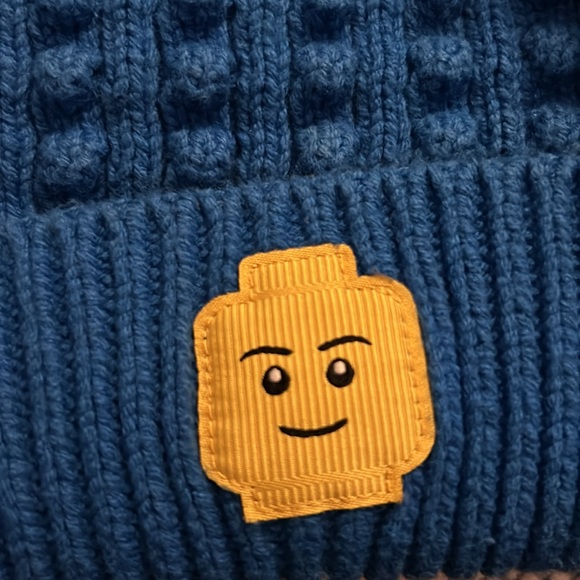 LEGO cable knit hat EUC   Yellow LEGO front w tag in back. - Picture 4 of 4